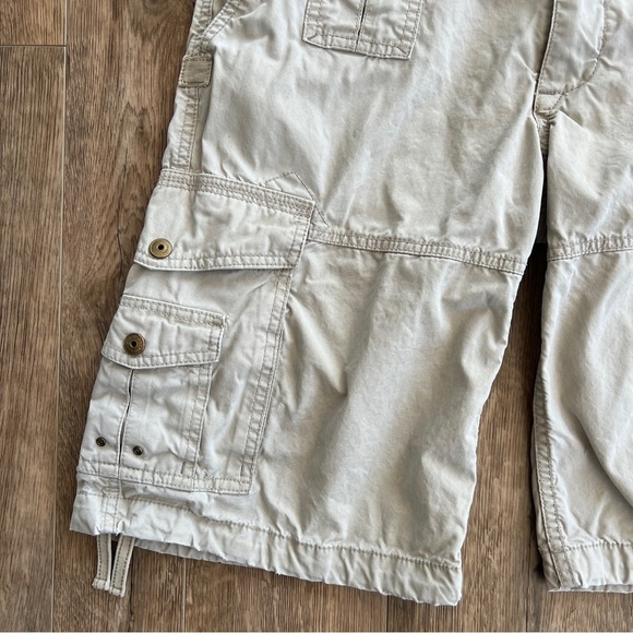 Old Navy Y2K Mid Rise Khaki Loose Baggy Cargo Shorts - Picture 4 of 12